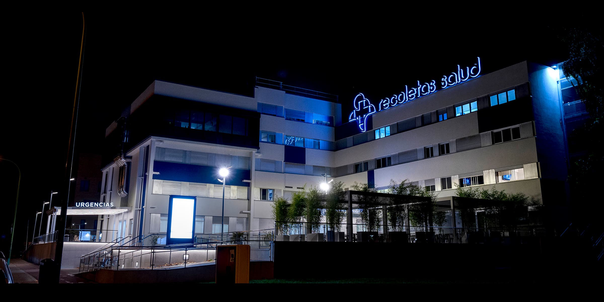 Exterior Noche Logo Nuevo 2