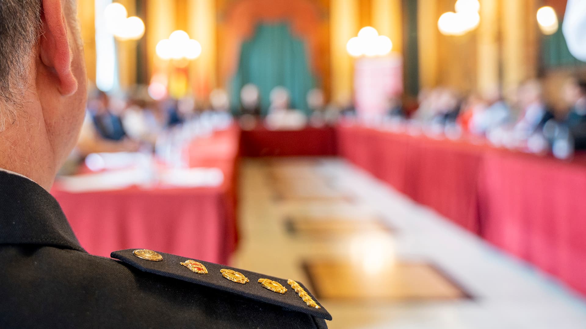Entrega medallas Cámara de Comercio a la Policía Nacional 