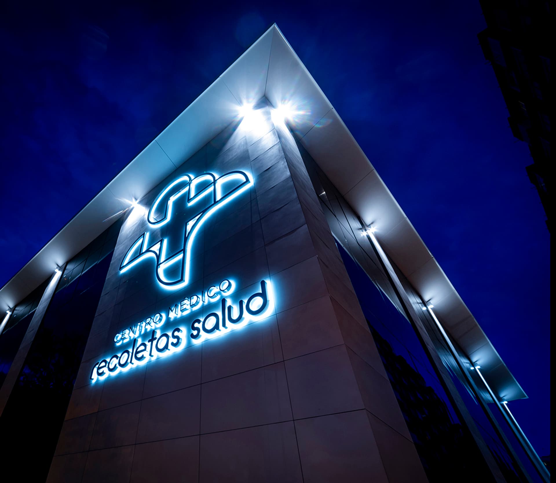 Exteriores Hospital Noche 25
