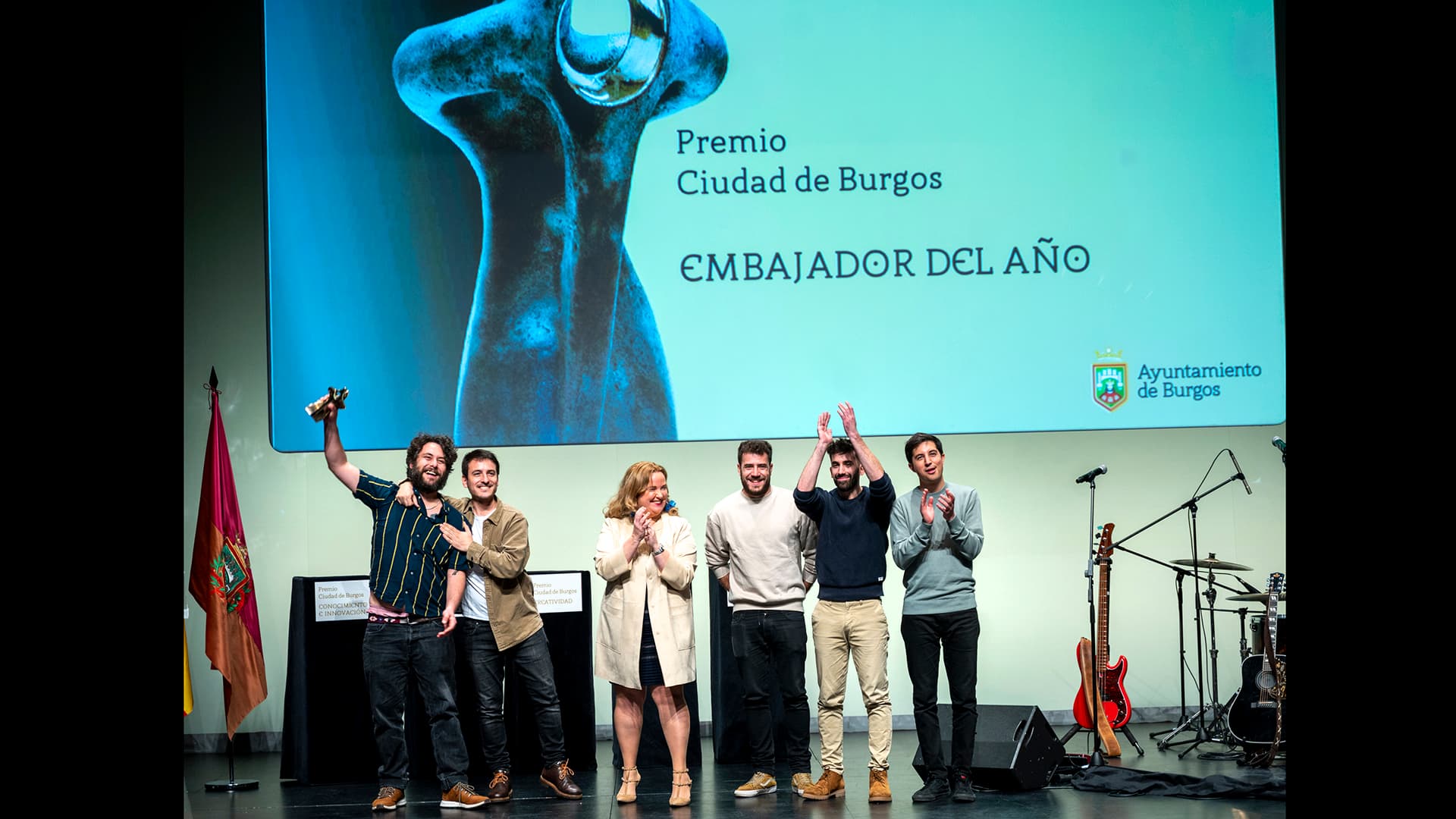Entrega Premio Ciudad de Burgos Embajador del año al grupo de música LA MODA