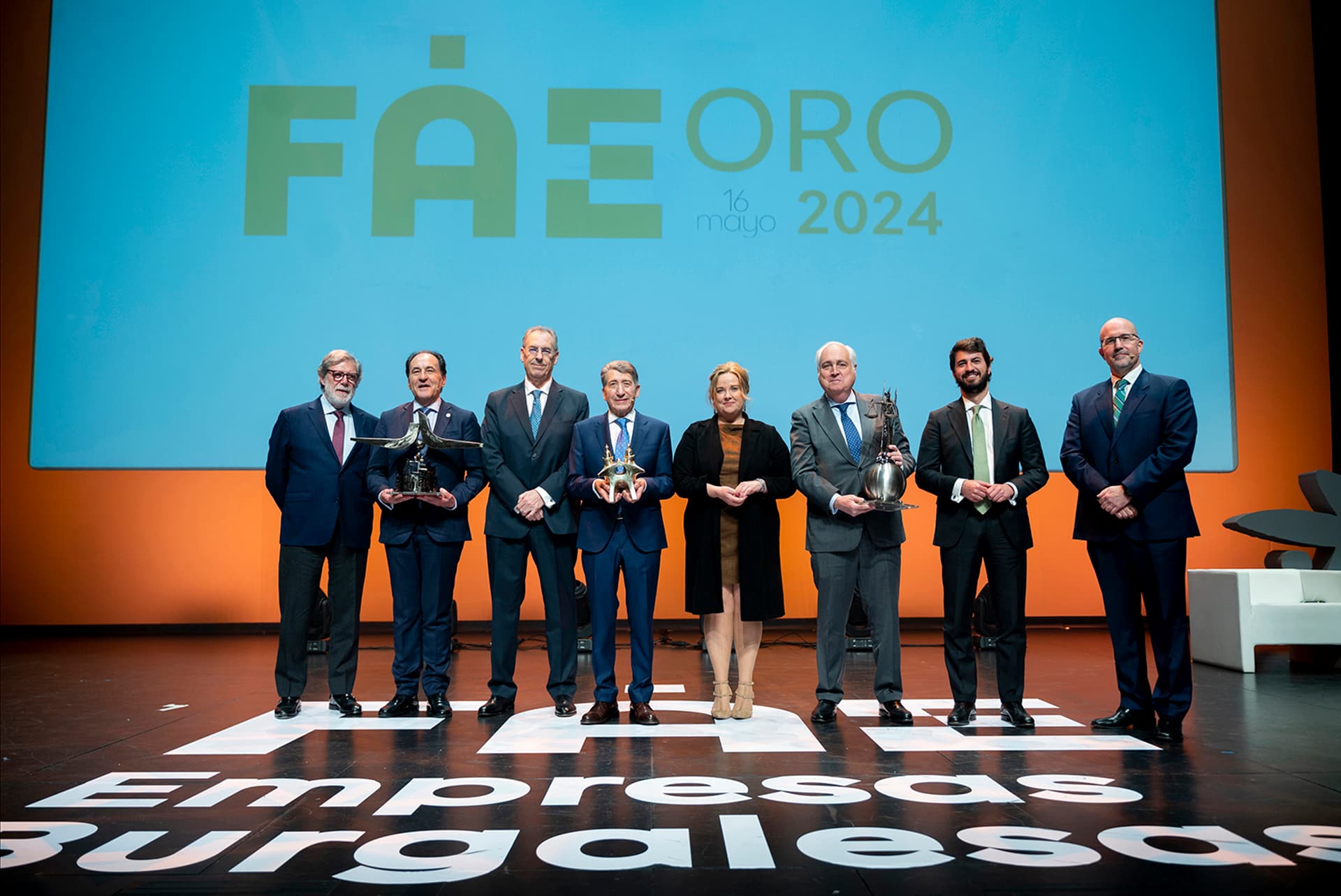 Foto de familia entrega FAE de Oro  2024
