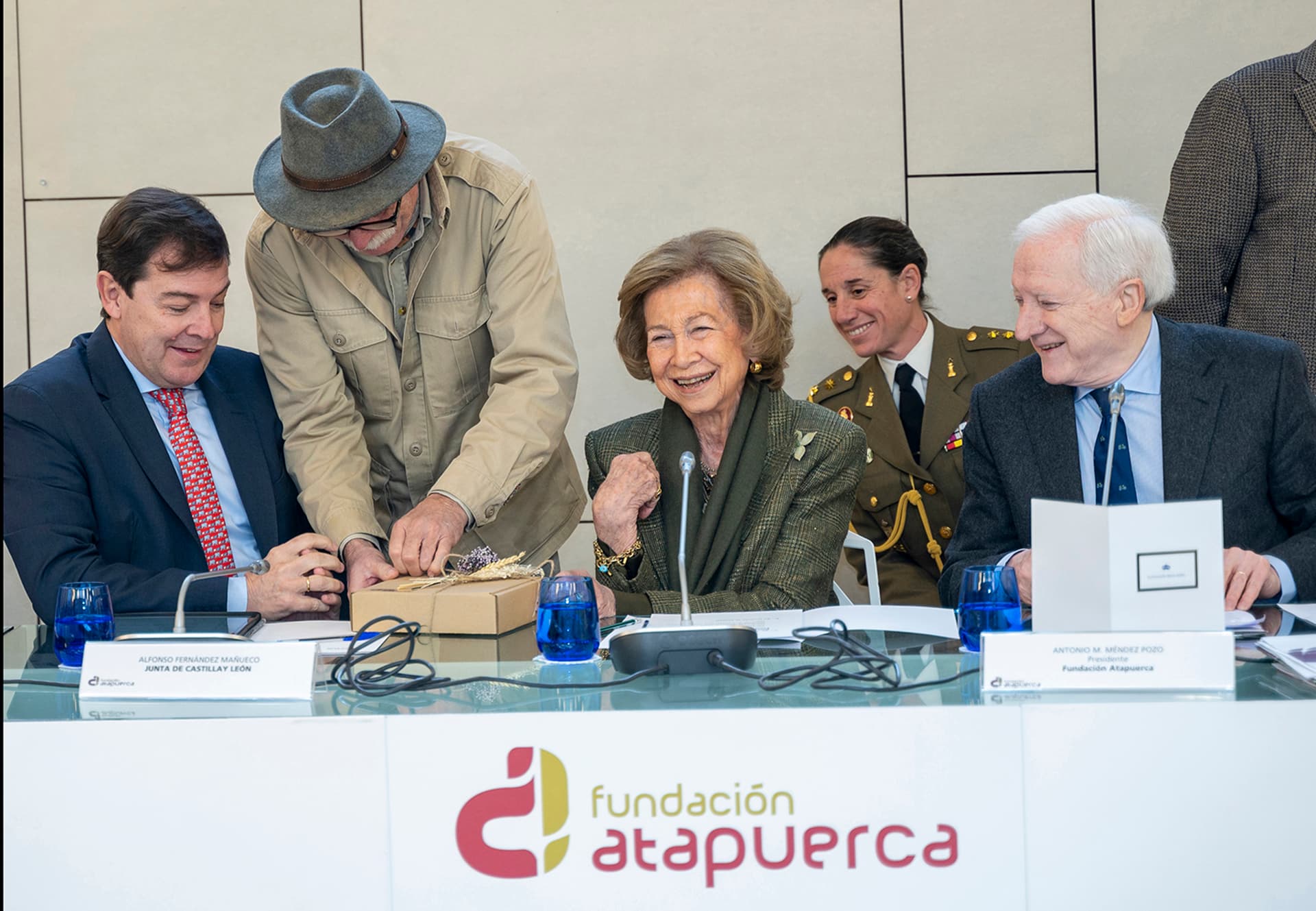 Patronato extraordinario de La Fundación Atapuerca, presidido por su Majestad la Reina Doña Sofía, presidenta de honor