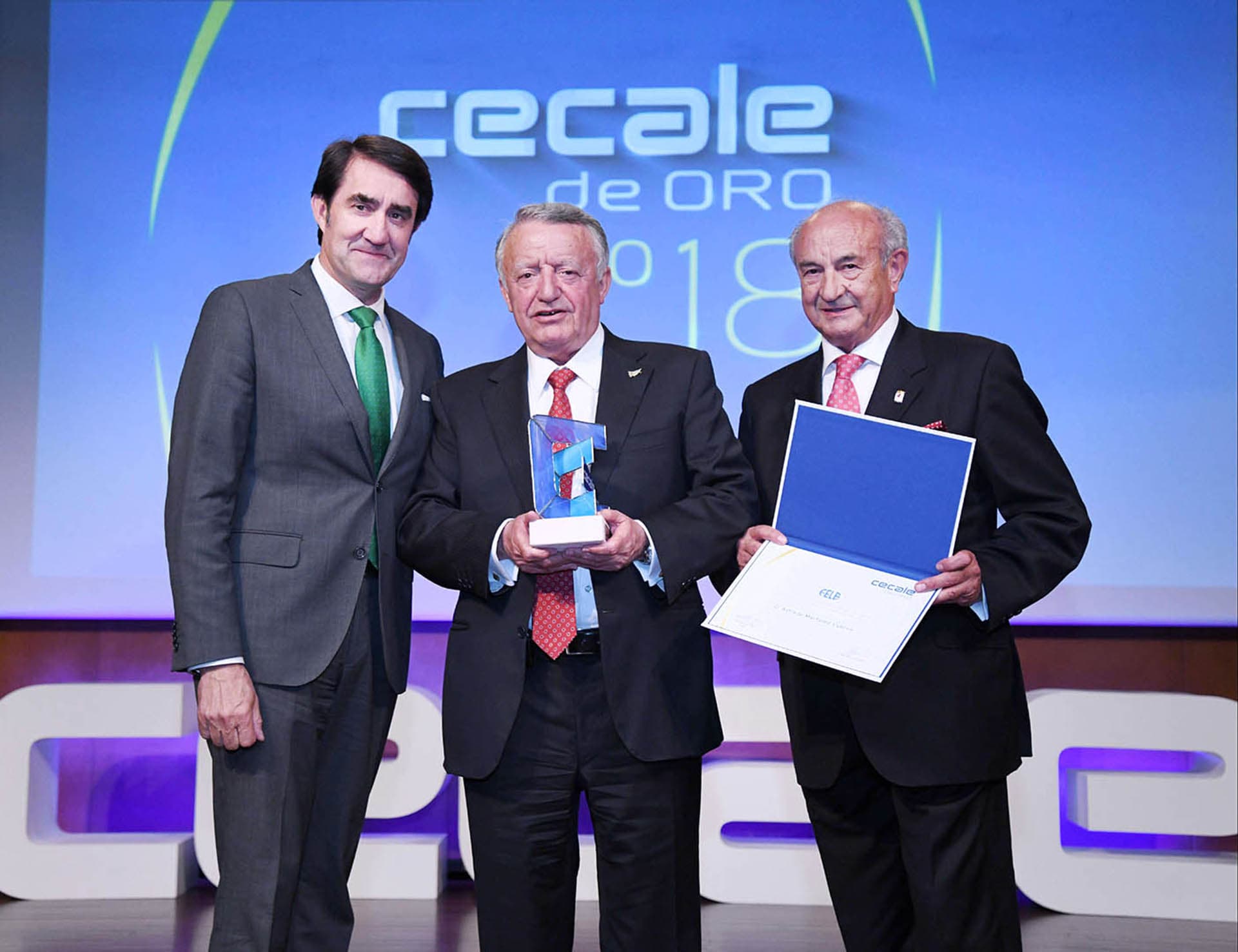 Entrega del CECALE de Oro